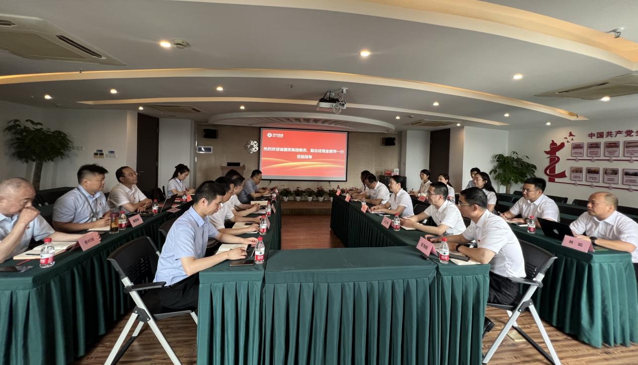 省國貿(mào)集團(tuán)黨委委員、副總經(jīng)理金朝萍來英特生物宣講主題教育專題黨課